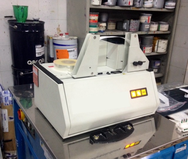 Fascett AM.jpg Fascettatrice automatica - Industria grafica - Melito di Napoli (NA)